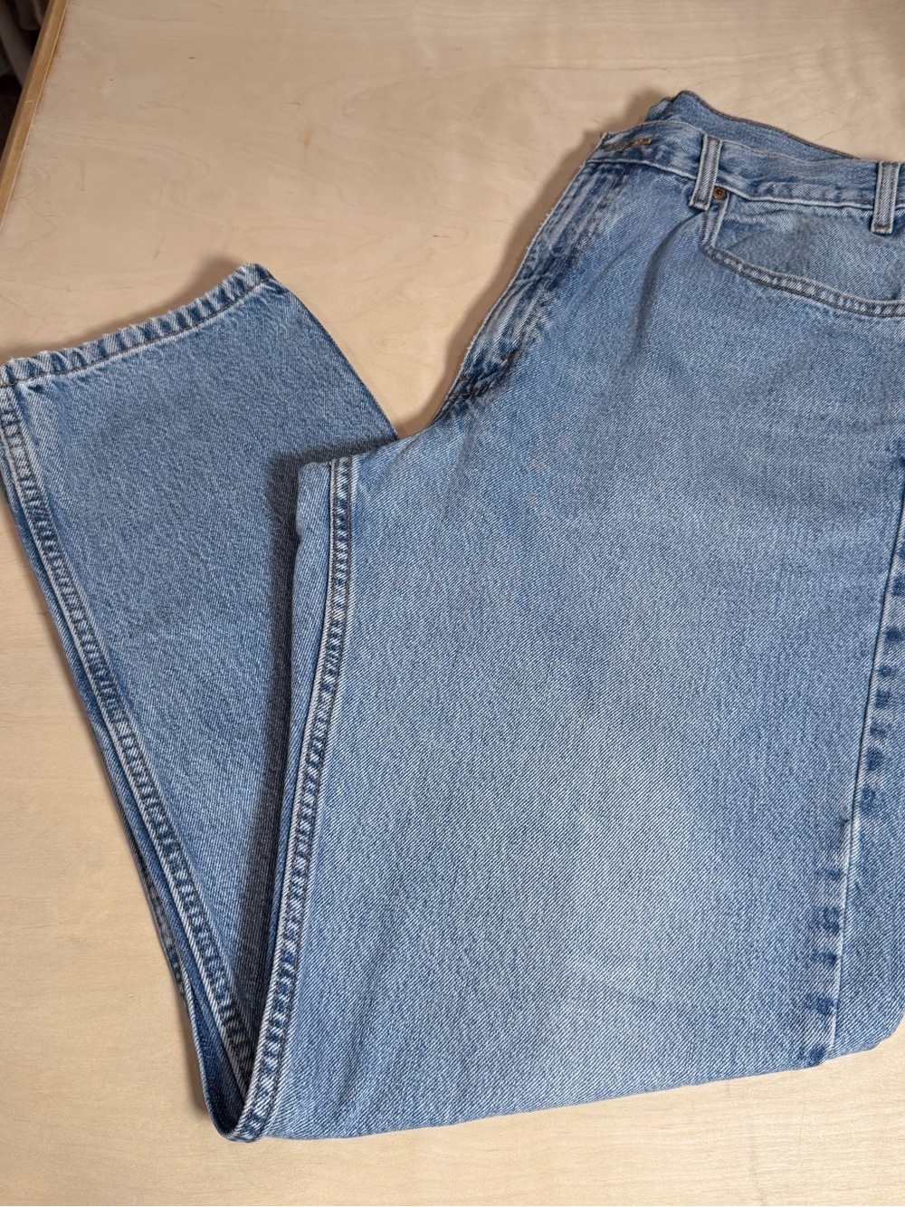 Men’s Levi’s 550 38 X 32 Jeans Light Wash Blue Denim Straight Leg Relaxed Fit